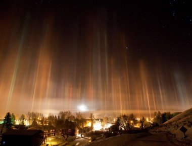 Καναδάς: Οι εντυπωσιακοί πυλώνες φωτός στο Οντάριο (φωτό, βίντεο)